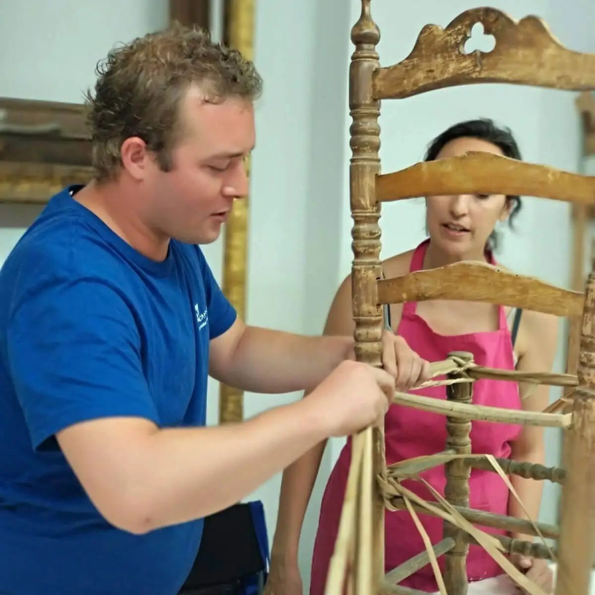 Retejido artesanal de asientos de enea