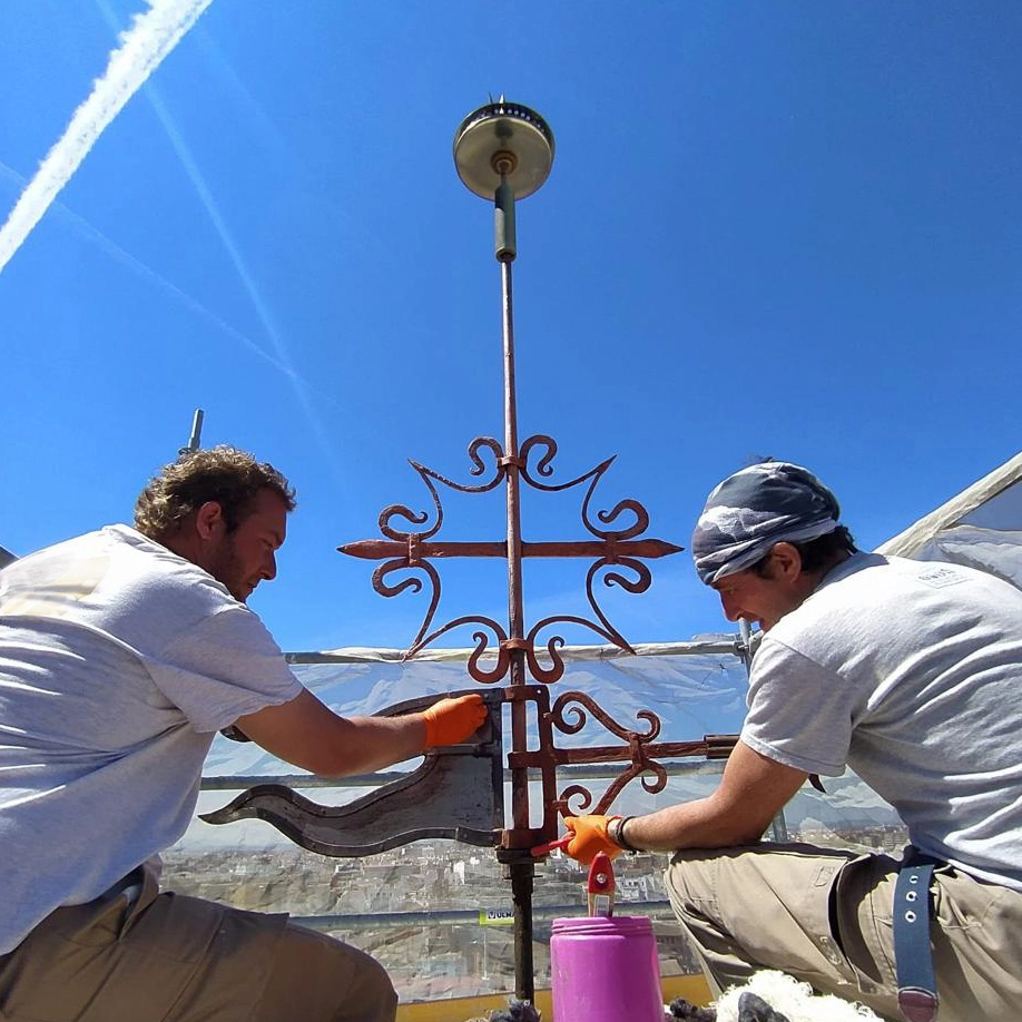 Limpieza y estabilización de pieza cerámica y metálica